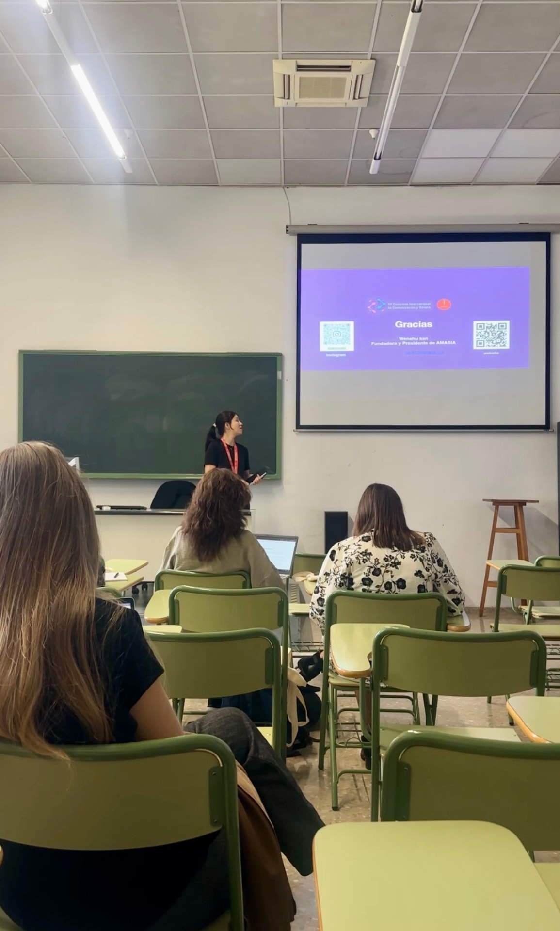 Wenshu Kan cerrando su presentación sobre AMASIA